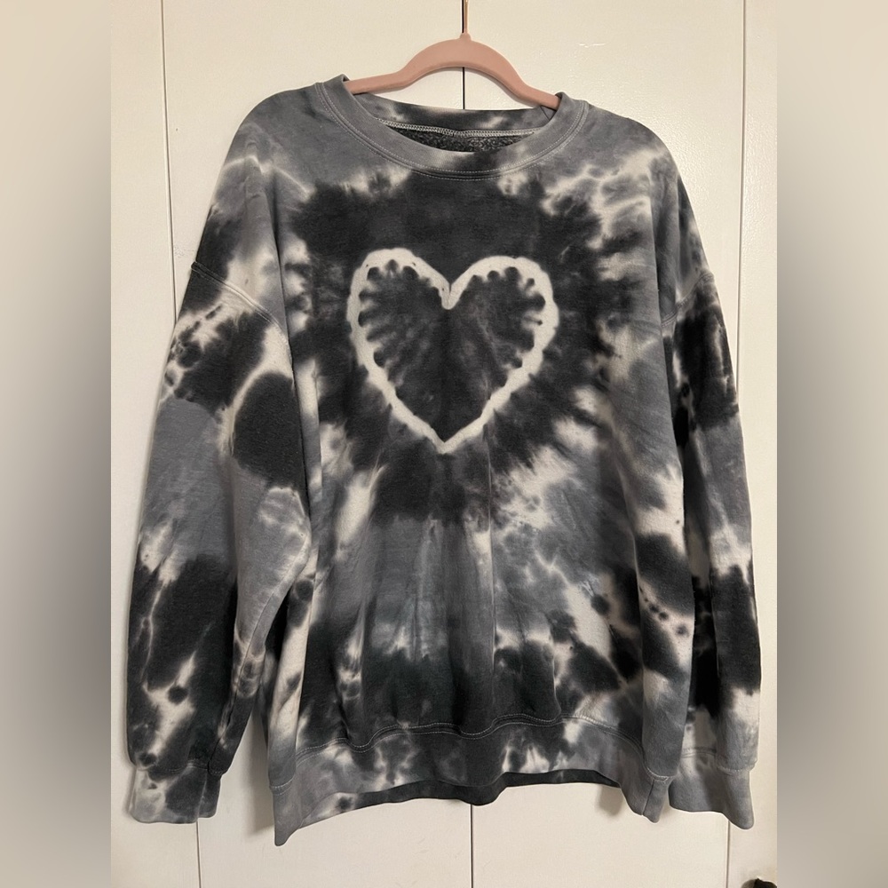 urban outfitters tie dye heart sweatshirt